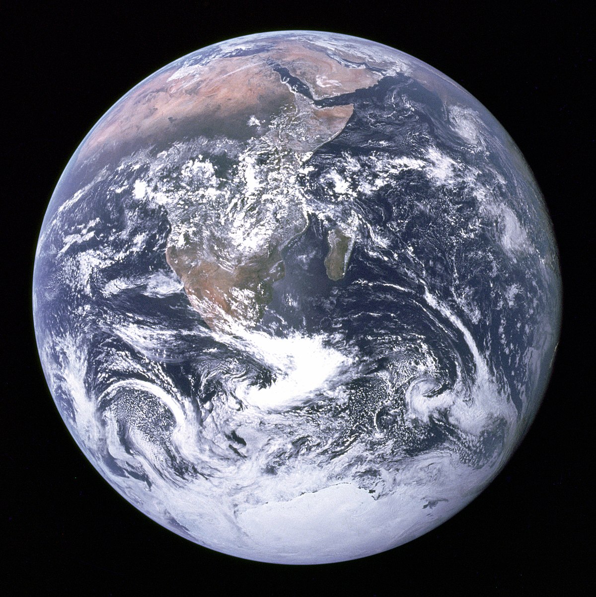 1200px The Earth seen from Apollo 17